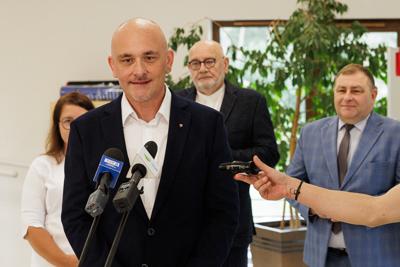 Ośrodek Integracji Społecznej to stowarzyszenie, które wspiera szpitale, podmioty zaangażowane bezpośrednio w ochronę zdrowia na terenie województwa lubuskiego. 