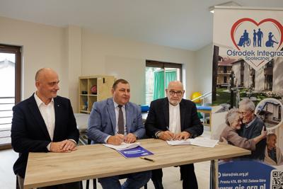 Ośrodek Integracji Społecznej to stowarzyszenie, które wspiera szpitale, podmioty zaangażowane bezpośrednio w ochronę zdrowia na terenie województwa lubuskiego. 