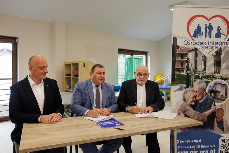 Ośrodek Integracji Społecznej to stowarzyszenie, które wspiera szpitale, podmioty zaangażowane bezpośrednio w ochronę zdrowia na terenie województwa lubuskiego.