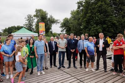 25 lipca 2025 r., w Światowy Dzień Zapobiegania Utonięciom, w bazie Wodnego Ochotniczego Pogotowia Ratunkowego w Niesulicach odbyło się spotkanie poświęcone tematyce bezpieczeństwa nad wodą. Wydarzenie zgromadziło ratowników, przedstawicieli służb oraz osoby zaangażowane w działania profilaktyczne i edukacyjne, by wspólnie mówić o tym, jak zapobiegać tragediom podczas letniego wypoczynku.