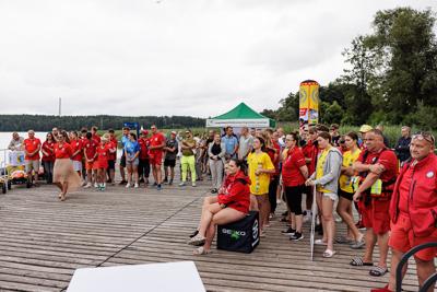 25 lipca 2025 r., w Światowy Dzień Zapobiegania Utonięciom, w bazie Wodnego Ochotniczego Pogotowia Ratunkowego w Niesulicach odbyło się spotkanie poświęcone tematyce bezpieczeństwa nad wodą. Wydarzenie zgromadziło ratowników, przedstawicieli służb oraz osoby zaangażowane w działania profilaktyczne i edukacyjne, by wspólnie mówić o tym, jak zapobiegać tragediom podczas letniego wypoczynku.