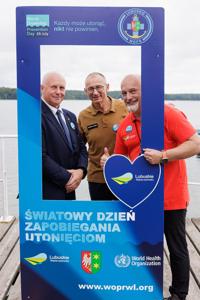 25 lipca 2025 r., w Światowy Dzień Zapobiegania Utonięciom, w bazie Wodnego Ochotniczego Pogotowia Ratunkowego w Niesulicach odbyło się spotkanie poświęcone tematyce bezpieczeństwa nad wodą. Wydarzenie zgromadziło ratowników, przedstawicieli służb oraz osoby zaangażowane w działania profilaktyczne i edukacyjne, by wspólnie mówić o tym, jak zapobiegać tragediom podczas letniego wypoczynku.
