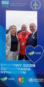 25 lipca 2025 r., w Światowy Dzień Zapobiegania Utonięciom, w bazie Wodnego Ochotniczego Pogotowia Ratunkowego w Niesulicach odbyło się spotkanie poświęcone tematyce bezpieczeństwa nad wodą. Wydarzenie zgromadziło ratowników, przedstawicieli służb oraz osoby zaangażowane w działania profilaktyczne i edukacyjne, by wspólnie mówić o tym, jak zapobiegać tragediom podczas letniego wypoczynku.