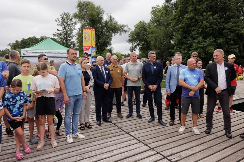 25 lipca 2025 r., w Światowy Dzień Zapobiegania Utonięciom, w bazie Wodnego Ochotniczego Pogotowia Ratunkowego w Niesulicach odbyło się spotkanie poświęcone tematyce bezpieczeństwa nad wodą. Wydarzenie zgromadziło ratowników, przedstawicieli służb oraz osoby zaangażowane w działania profilaktyczne i edukacyjne, by wspólnie mówić o tym, jak zapobiegać tragediom podczas letniego wypoczynku.
