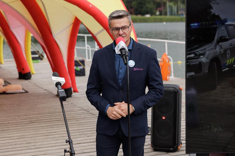 25 lipca 2025 r., w Światowy Dzień Zapobiegania Utonięciom, w bazie Wodnego Ochotniczego Pogotowia Ratunkowego w Niesulicach odbyło się spotkanie poświęcone tematyce bezpieczeństwa nad wodą. Wydarzenie zgromadziło ratowników, przedstawicieli służb oraz osoby zaangażowane w działania profilaktyczne i edukacyjne, by wspólnie mówić o tym, jak zapobiegać tragediom podczas letniego wypoczynku.