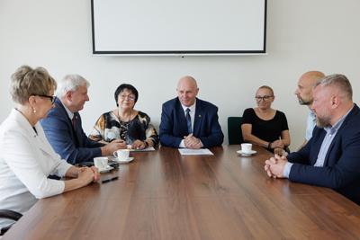 W ramach konkursu FELB.02.06-IZ.00-001/24 ogłoszonego w Priorytecie FELB.02 Fundusze Europejskie na zielony rozwój Lubuskiego wybrano do dofinansowania dwa projekty odpowiadające na wyzwania klimatyczne w dwóch gminach naszego województwa