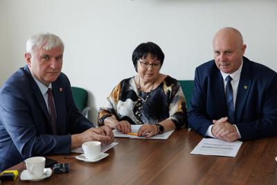 W ramach konkursu FELB.02.06-IZ.00-001/24 ogłoszonego w Priorytecie FELB.02 Fundusze Europejskie na zielony rozwój Lubuskiego wybrano do dofinansowania dwa projekty odpowiadające na wyzwania klimatyczne w dwóch gminach naszego województwa