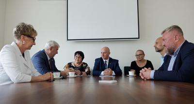 W ramach konkursu FELB.02.06-IZ.00-001/24 ogłoszonego w Priorytecie FELB.02 Fundusze Europejskie na zielony rozwój Lubuskiego wybrano do dofinansowania dwa projekty odpowiadające na wyzwania klimatyczne w dwóch gminach naszego województwa