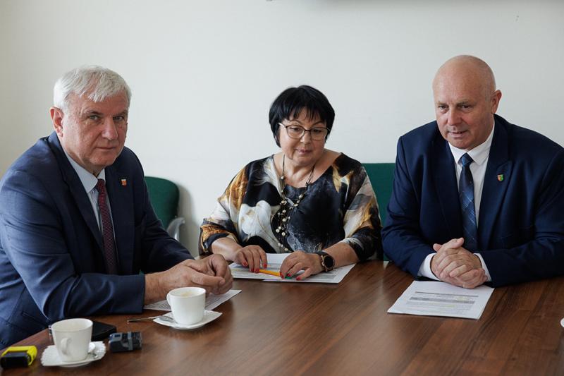 W ramach konkursu FELB.02.06-IZ.00-001/24 ogłoszonego w Priorytecie FELB.02 Fundusze Europejskie na zielony rozwój Lubuskiego wybrano do dofinansowania dwa projekty odpowiadające na wyzwania klimatyczne w dwóch gminach naszego województwa