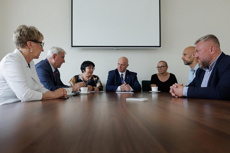 W ramach konkursu FELB.02.06-IZ.00-001/24 ogłoszonego w Priorytecie FELB.02 Fundusze Europejskie na zielony rozwój Lubuskiego wybrano do dofinansowania dwa projekty odpowiadające na wyzwania klimatyczne w dwóch gminach naszego województwa