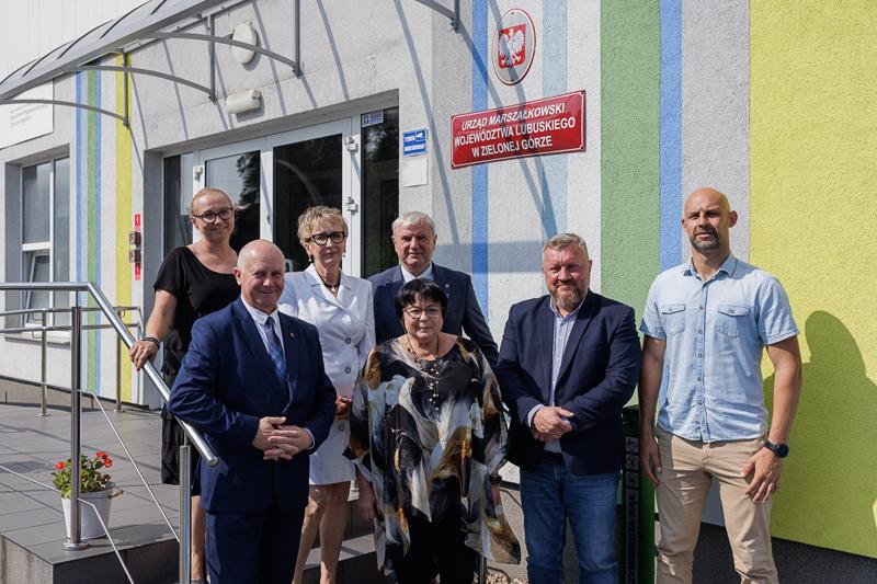 W ramach konkursu FELB.02.06-IZ.00-001/24 ogłoszonego w Priorytecie FELB.02 Fundusze Europejskie na zielony rozwój Lubuskiego wybrano do dofinansowania dwa projekty odpowiadające na wyzwania klimatyczne w dwóch gminach naszego województwa