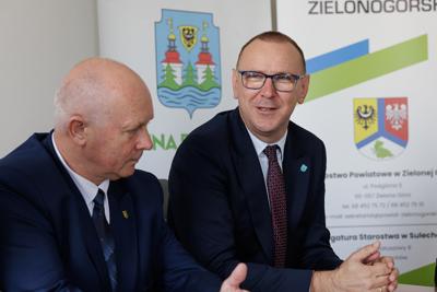 rojekt Powiatu Zielonogórskiego został wybrany do dofinansowania w ramach interwencji 10.8 „Scalanie gruntów wraz z zagospodarowaniem poscaleniowym” Planu Strategicznego dla Wspólnej Polityki Rolnej na lata 2023-2027. W naborze, który trwał od 16 września do 8 listopada 2024 r., oceniano dwa wnioski – z powiatu zielonogórskiego i sulęcińskiego.