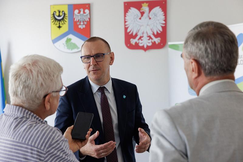 rojekt Powiatu Zielonogórskiego został wybrany do dofinansowania w ramach interwencji 10.8 „Scalanie gruntów wraz z zagospodarowaniem poscaleniowym” Planu Strategicznego dla Wspólnej Polityki Rolnej na lata 2023-2027. W naborze, który trwał od 16 września do 8 listopada 2024 r., oceniano dwa wnioski – z powiatu zielonogórskiego i sulęcińskiego.