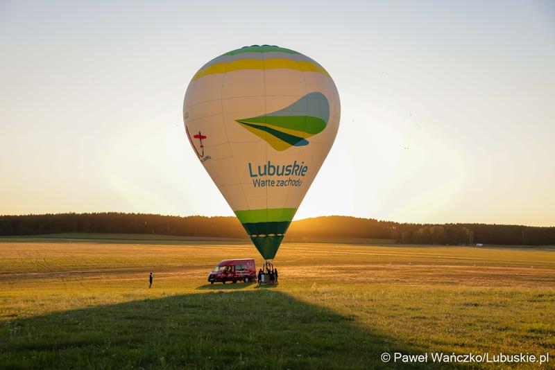 Balon z logotypem i herbem Województwa Lubuskiego oraz logotypem Aeroklubu Ziemi Lubuskiej