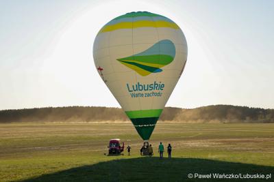 Balon z logotypem i herbem Województwa Lubuskiego oraz logotypem Aeroklubu Ziemi Lubuskiej 