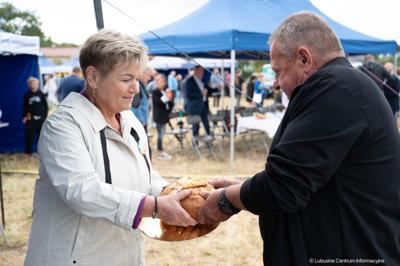 Członek Zarządu Województwa Lubuskiego Anna Chinalska wzięła udział w dożynkach gminnych, które odbyły się 23 sierpnia 2025 r. w Marcinowicach.
