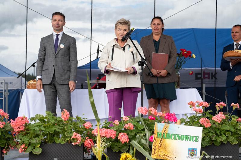 Członek Zarządu Województwa Lubuskiego Anna Chinalska wzięła udział w dożynkach gminnych, które odbyły się 23 sierpnia 2025 r. w Marcinowicach.