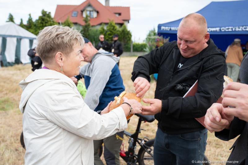 Członek Zarządu Województwa Lubuskiego Anna Chinalska wzięła udział w dożynkach gminnych, które odbyły się 23 sierpnia 2025 r. w Marcinowicach.