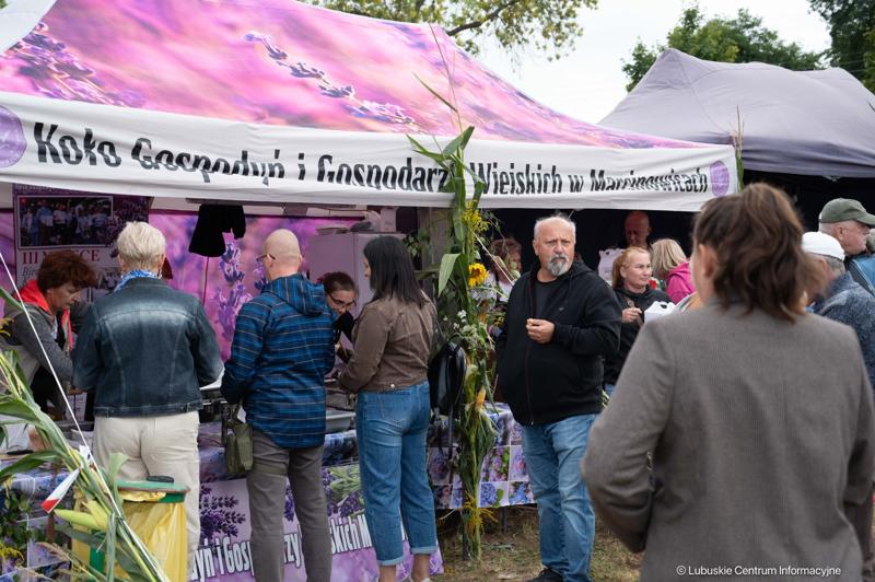 Członek Zarządu Województwa Lubuskiego Anna Chinalska wzięła udział w dożynkach gminnych, które odbyły się 23 sierpnia 2025 r. w Marcinowicach.