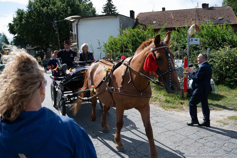 Członek Zarządu Województwa Lubuskiego Anna Chinalska wzięła udział w dożynkach gminnych, które odbyły się 23 sierpnia 2025 r. w Marcinowicach.
