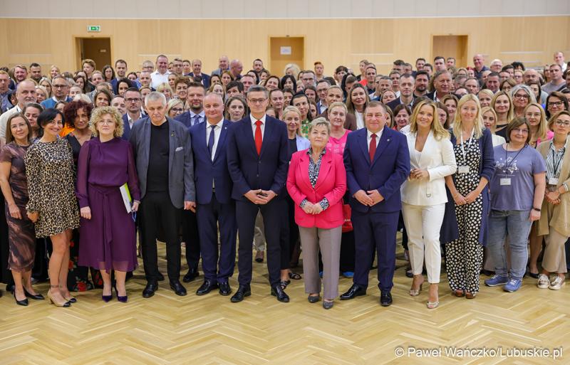 Spotkanie nowego marszałka województwa lubuskiego Sebastiana Ciemnoczołowskiego, wraz z całym Zarządem Województwa, z pracownikami Urzędu Marszałkowskiego