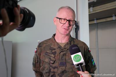 Spotkanie marszałka województwa lubuskiego Sebastiana Ciemnoczołowskiego z gen. bryg. Mirosławem Bodnarem, dowódcą wojsk dronowych w Parku Technologii Kosmicznych w Zielonej Górze-Nowym Kisielinie 