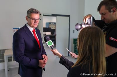 Spotkanie marszałka województwa lubuskiego Sebastiana Ciemnoczołowskiego z gen. bryg. Mirosławem Bodnarem, dowódcą wojsk dronowych w Parku Technologii Kosmicznych w Zielonej Górze-Nowym Kisielinie 