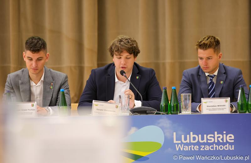 Uczestnicy V Sesji Młodzieżowego Sejmiku Województwa Lubuskiego w Zielonej Górze