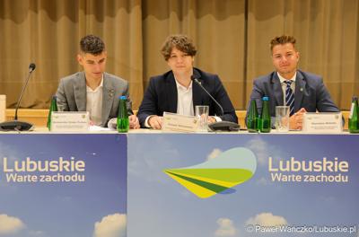 Uczestnicy V Sesji Młodzieżowego Sejmiku Województwa Lubuskiego w Zielonej Górze