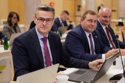 W poniedziałek (15 września 2025 r.) w urzędzie marszałkowskim w Zielonej Górze odbyła się XIII zwyczajna sesja Sejmiku Województwa Lubuskiego