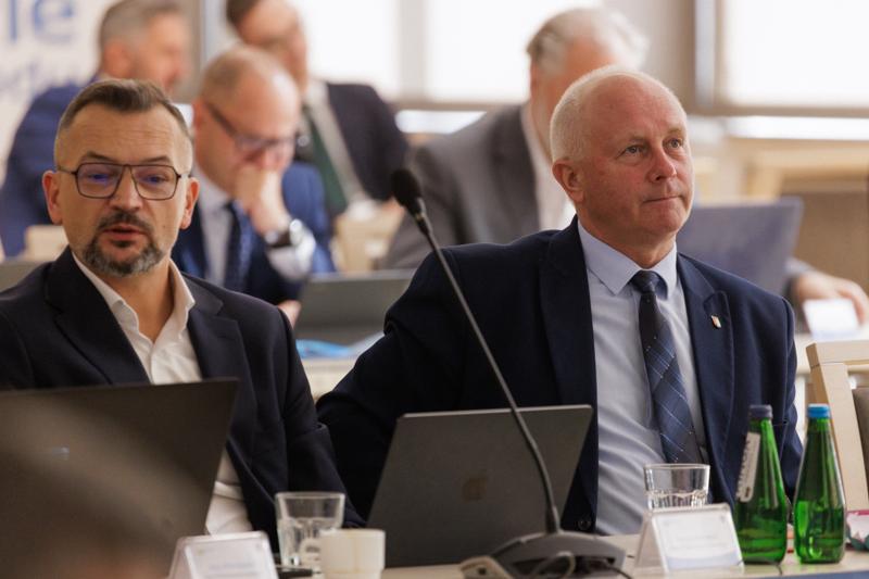 W poniedziałek (15 września 2025 r.) w urzędzie marszałkowskim w Zielonej Górze odbyła się XIII zwyczajna sesja Sejmiku Województwa Lubuskiego