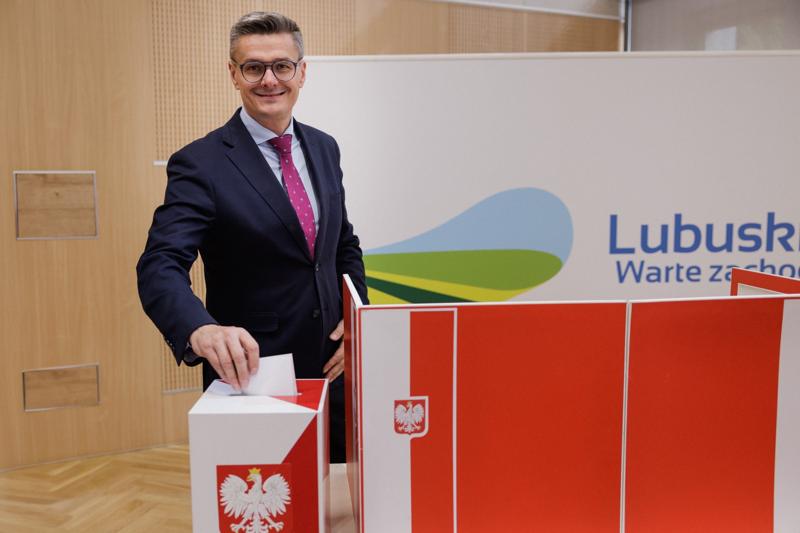W poniedziałek (15 września 2025 r.) w urzędzie marszałkowskim w Zielonej Górze odbyła się XIII zwyczajna sesja Sejmiku Województwa Lubuskiego