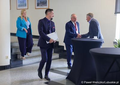 Uczestnicy wrześniowej Sesji Sejmiku VII kadencji 