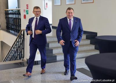 Uczestnicy wrześniowej Sesji Sejmiku VII kadencji 