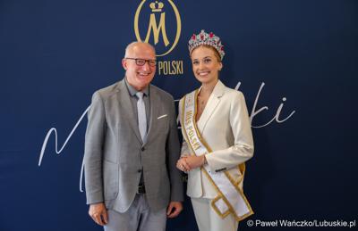 Pamiątkowe zdjęcie z „Ambasadorką Województwa Lubuskiego” Oliwią Mikulską - Miss Polski 2025