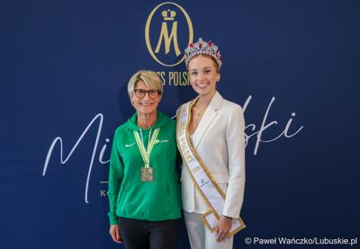 Pamiątkowe zdjęcie z „Ambasadorką Województwa Lubuskiego” Oliwią Mikulską - Miss Polski 2025