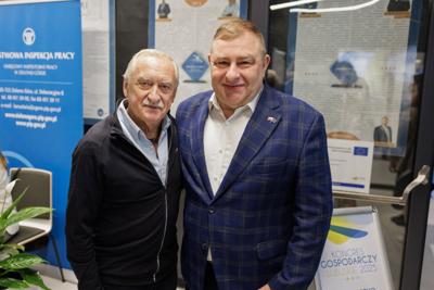 Kongres Gospodarczy to jedno z najważniejszych spotkań świata biznesu, samorządu i nauki w Lubuskiem. To właśnie tu uczestnicy szukają inspiracji, nowych technologii i kierunków rozwoju, skupiając się na kluczowych specjalizacjach regionu: innowacyjnym przemyśle, zielonej gospodarce oraz zdrowiu i jakości życia.
