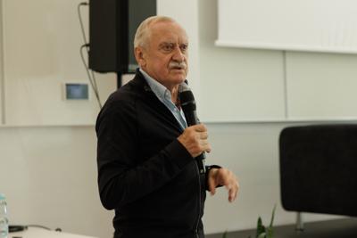 Kongres Gospodarczy to jedno z najważniejszych spotkań świata biznesu, samorządu i nauki w Lubuskiem. To właśnie tu uczestnicy szukają inspiracji, nowych technologii i kierunków rozwoju, skupiając się na kluczowych specjalizacjach regionu: innowacyjnym przemyśle, zielonej gospodarce oraz zdrowiu i jakości życia.