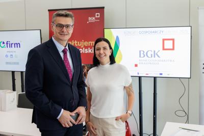 Kongres Gospodarczy to jedno z najważniejszych spotkań świata biznesu, samorządu i nauki w Lubuskiem. To właśnie tu uczestnicy szukają inspiracji, nowych technologii i kierunków rozwoju, skupiając się na kluczowych specjalizacjach regionu: innowacyjnym przemyśle, zielonej gospodarce oraz zdrowiu i jakości życia.