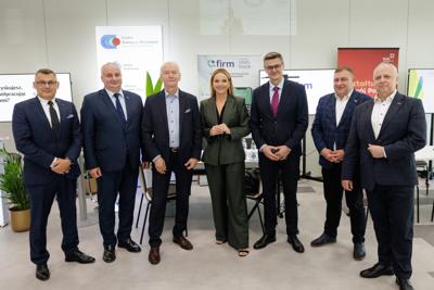 Kongres Gospodarczy to jedno z najważniejszych spotkań świata biznesu, samorządu i nauki w Lubuskiem. To właśnie tu uczestnicy szukają inspiracji, nowych technologii i kierunków rozwoju, skupiając się na kluczowych specjalizacjach regionu: innowacyjnym przemyśle, zielonej gospodarce oraz zdrowiu i jakości życia.