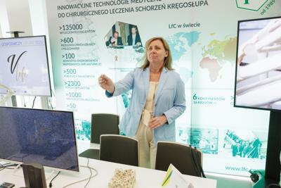 Kongres Gospodarczy to jedno z najważniejszych spotkań świata biznesu, samorządu i nauki w Lubuskiem. To właśnie tu uczestnicy szukają inspiracji, nowych technologii i kierunków rozwoju, skupiając się na kluczowych specjalizacjach regionu: innowacyjnym przemyśle, zielonej gospodarce oraz zdrowiu i jakości życia.