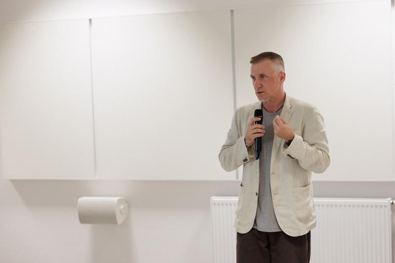 Kongres Gospodarczy to jedno z najważniejszych spotkań świata biznesu, samorządu i nauki w Lubuskiem. To właśnie tu uczestnicy szukają inspiracji, nowych technologii i kierunków rozwoju, skupiając się na kluczowych specjalizacjach regionu: innowacyjnym przemyśle, zielonej gospodarce oraz zdrowiu i jakości życia.