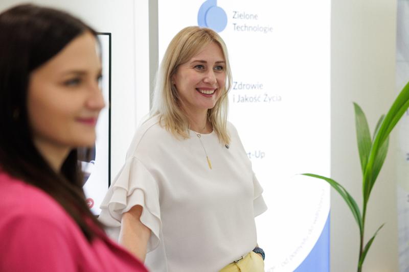 Kongres Gospodarczy to jedno z najważniejszych spotkań świata biznesu, samorządu i nauki w Lubuskiem. To właśnie tu uczestnicy szukają inspiracji, nowych technologii i kierunków rozwoju, skupiając się na kluczowych specjalizacjach regionu: innowacyjnym przemyśle, zielonej gospodarce oraz zdrowiu i jakości życia.