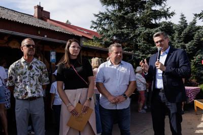 Jak co roku biesiada połączyła degustację lokalnych specjałów z integracją mieszkańców i promocją tradycji. Sprzyjająca pogoda, muzyka i radosna atmosfera sprawiły, że wydarzenie zakończyło się pełnym sukcesem.