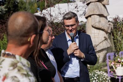 Jak co roku biesiada połączyła degustację lokalnych specjałów z integracją mieszkańców i promocją tradycji. Sprzyjająca pogoda, muzyka i radosna atmosfera sprawiły, że wydarzenie zakończyło się pełnym sukcesem.
