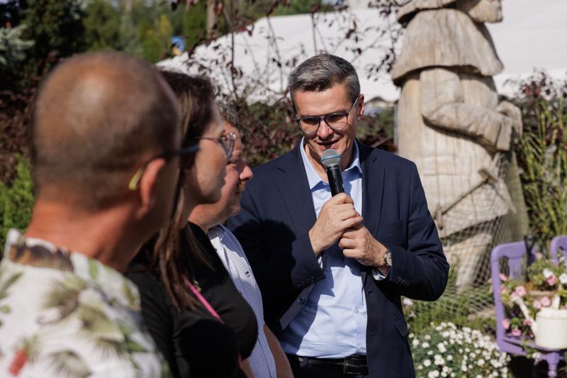 Jak co roku biesiada połączyła degustację lokalnych specjałów z integracją mieszkańców i promocją tradycji. Sprzyjająca pogoda, muzyka i radosna atmosfera sprawiły, że wydarzenie zakończyło się pełnym sukcesem.