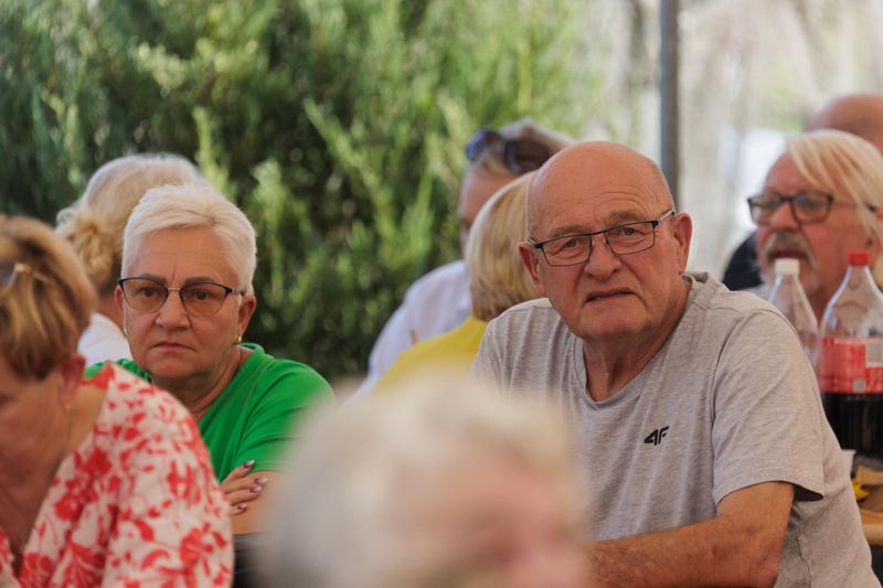 Jak co roku biesiada połączyła degustację lokalnych specjałów z integracją mieszkańców i promocją tradycji. Sprzyjająca pogoda, muzyka i radosna atmosfera sprawiły, że wydarzenie zakończyło się pełnym sukcesem.