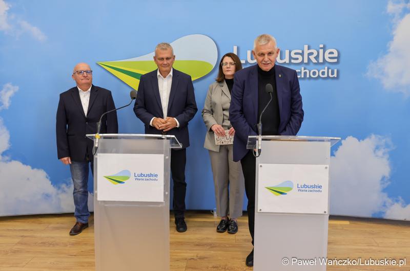 Uczestnicy konferencji prasowej zapowiadającej II Święto Produktu Regionalnego Powiatu Nowosolskiego