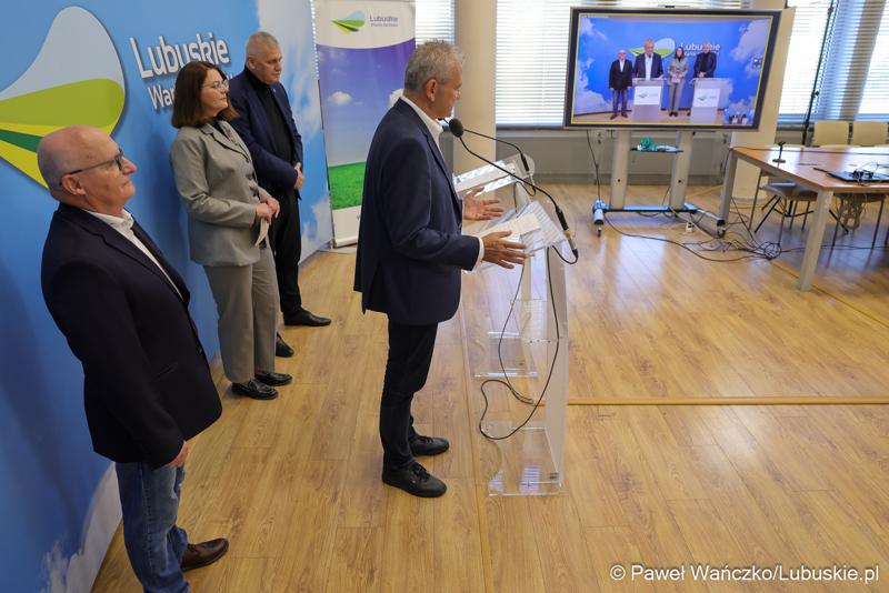 Uczestnicy konferencji prasowej zapowiadającej II Święto Produktu Regionalnego Powiatu Nowosolskiego