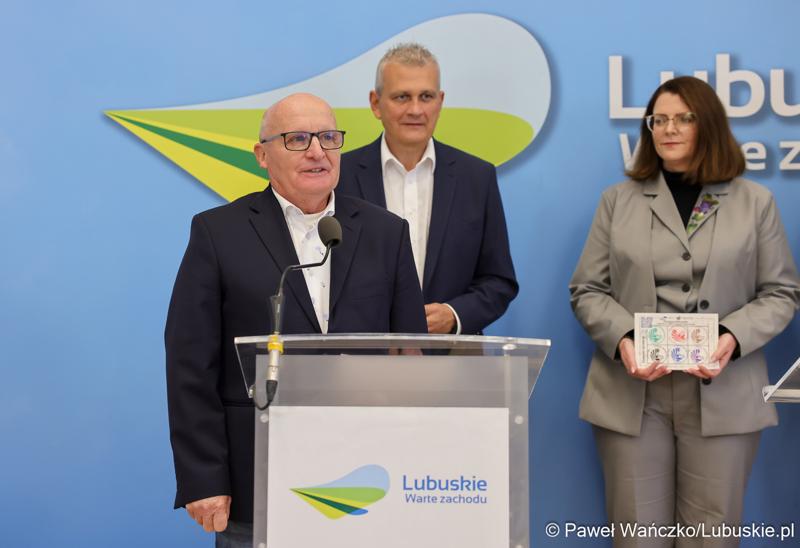 Uczestnicy konferencji prasowej zapowiadającej II Święto Produktu Regionalnego Powiatu Nowosolskiego